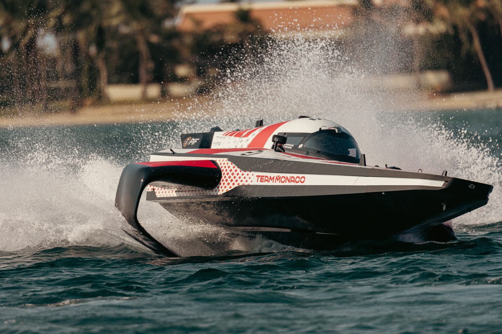 Le RaceBird de Team Monaco sur l’eau à Djeddah